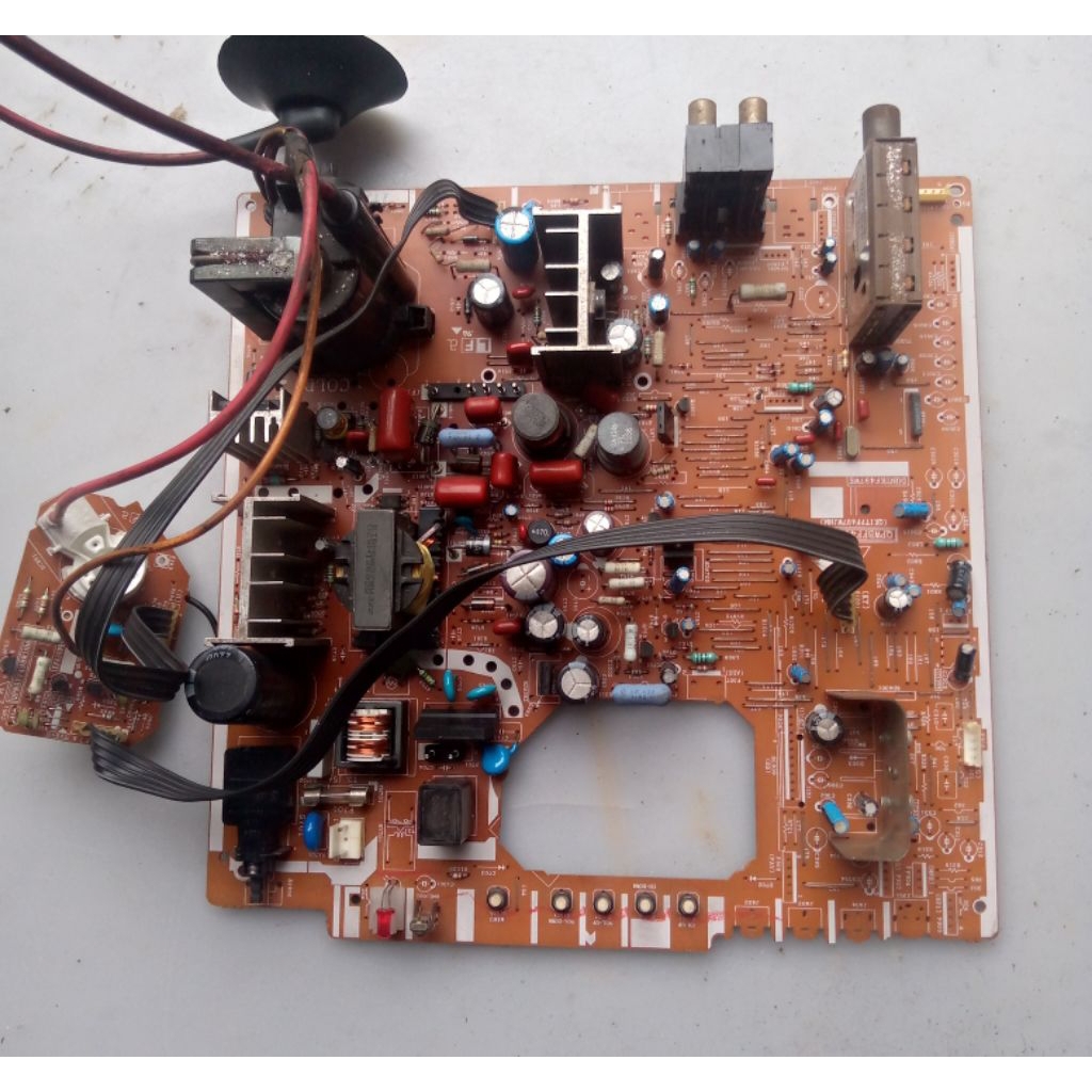 mesin tv tabung sharp layar datar/flat 21inch,komponen lengkap,cabutan blm test/gambling