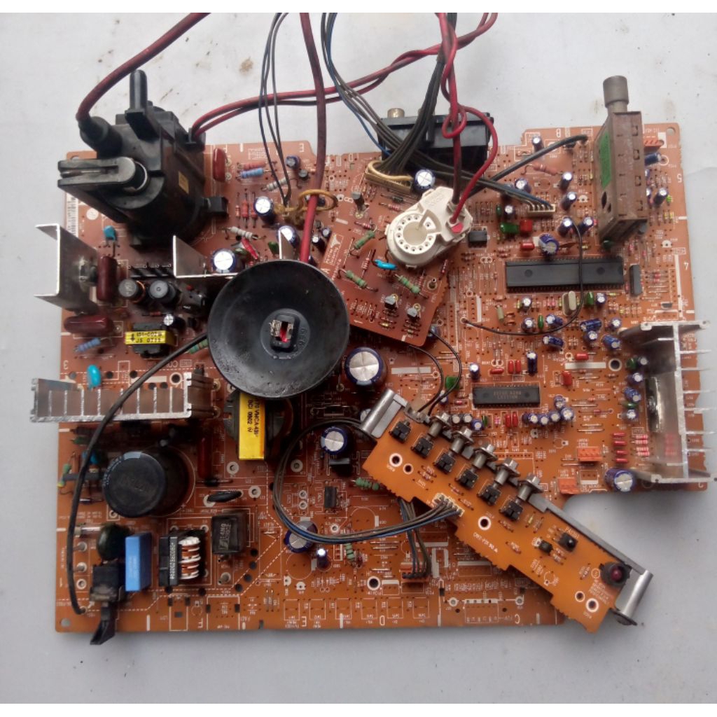 mesin tv LG tabung 21inch layar datar/flat,komponen lengkap,cabutan blm test/gambling