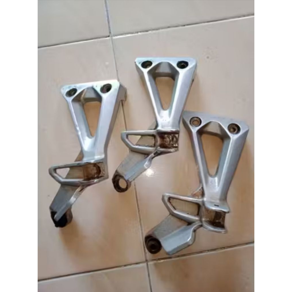 Postep footstep bostep step pijakan kaki belakang kanan Honda Revo absolut Blade lama old ori