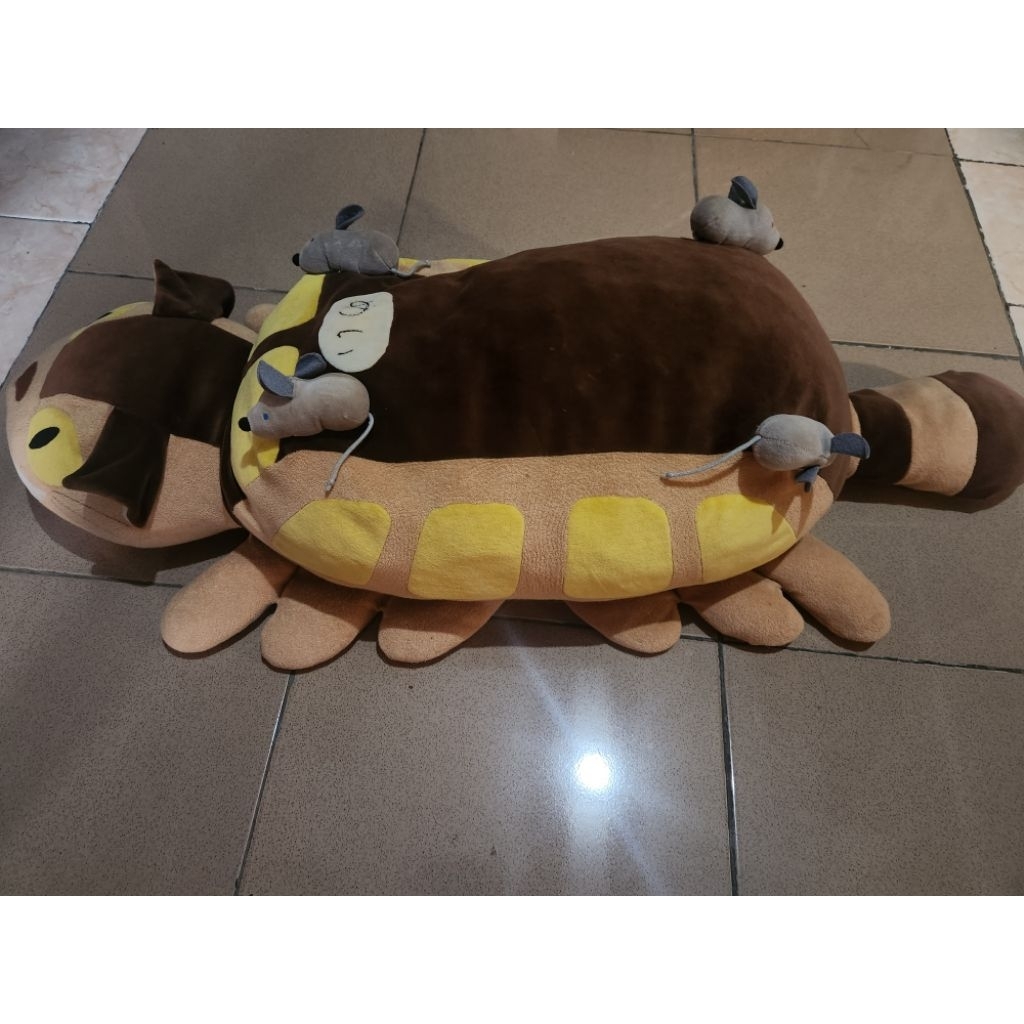 bantal catbus