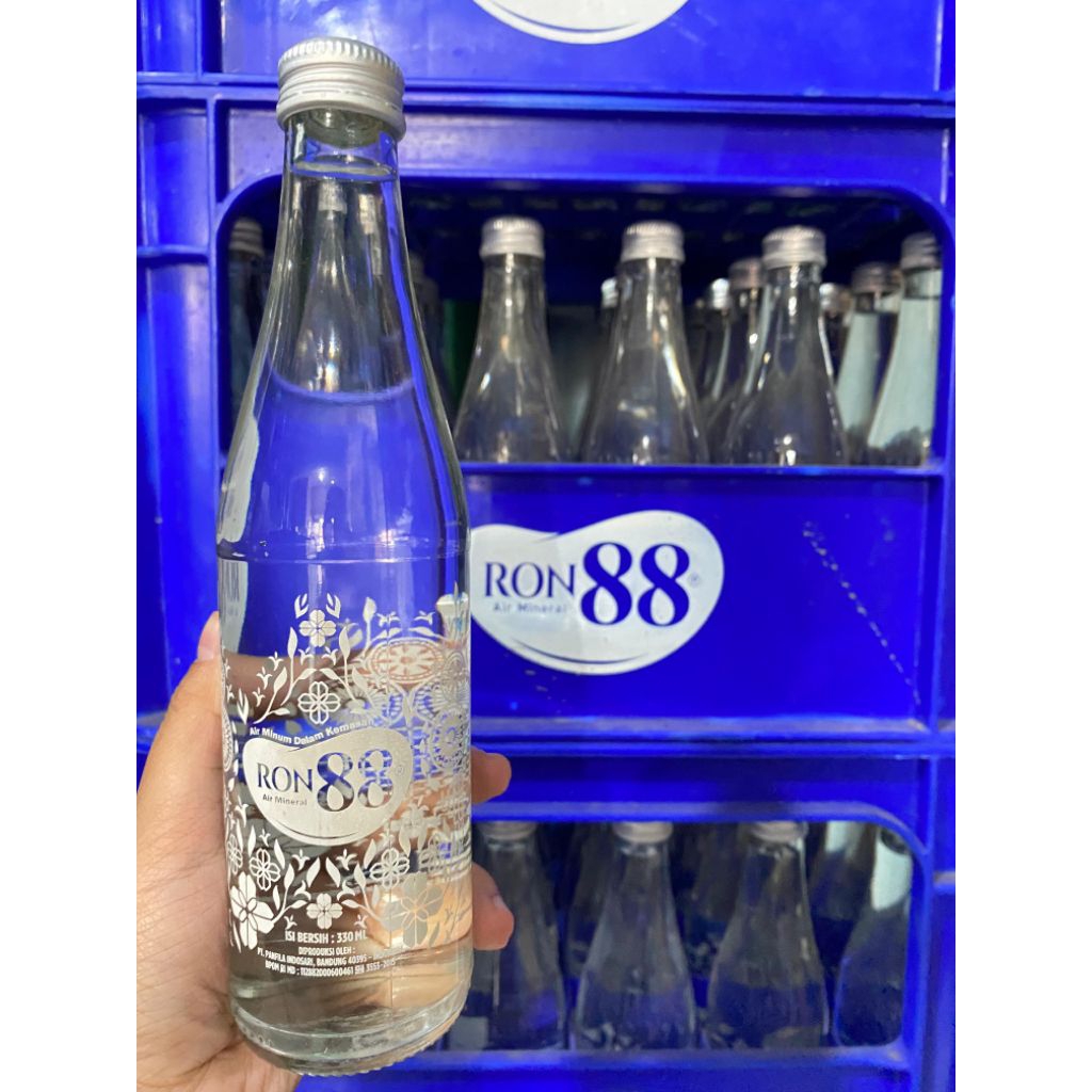 Ron88 Air Mineral Botol Kaca 330ml Isi 24 | Premium Pegunungan Elegan untuk Restoran & Acara