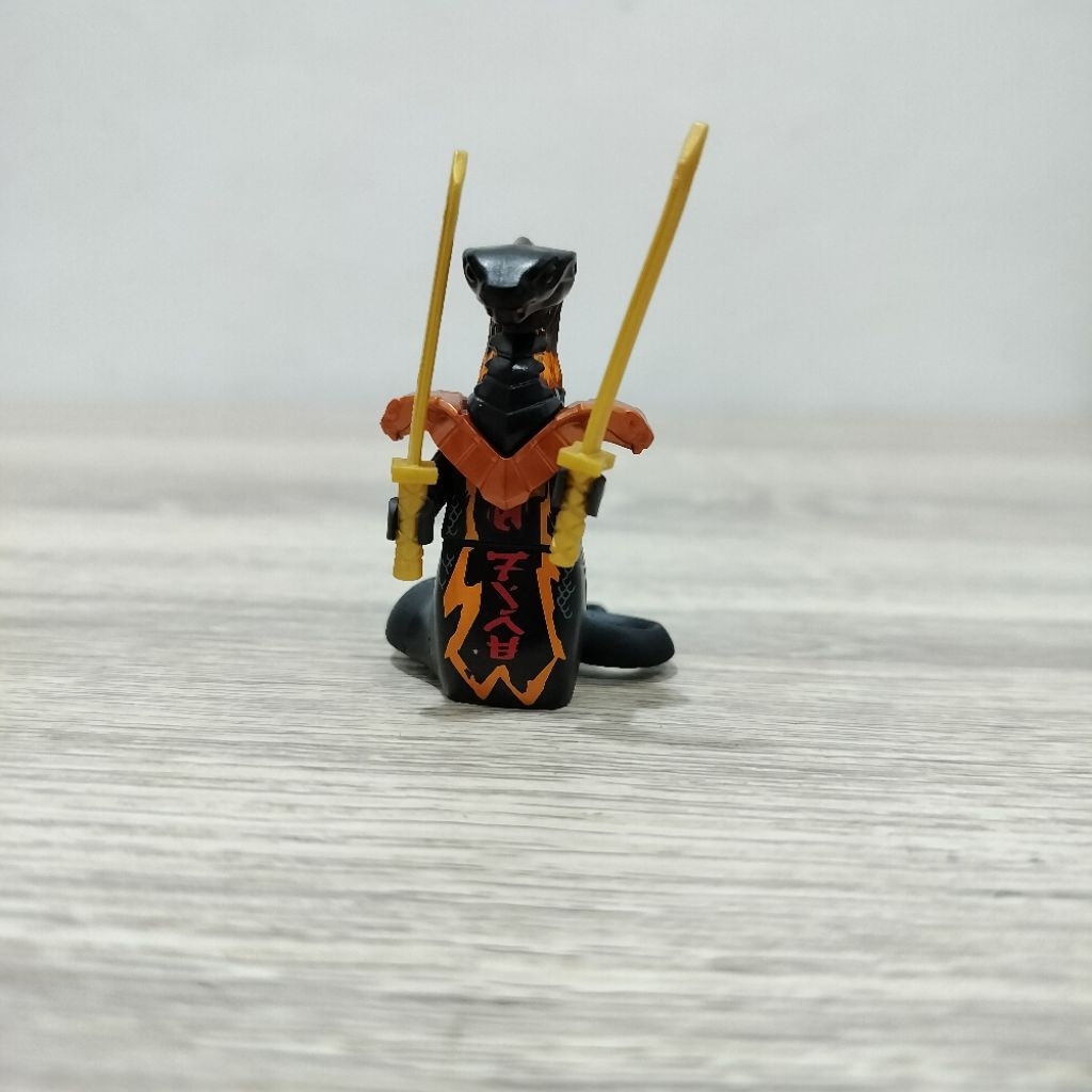 lego minifigure Ninjago char pyro vipers black snake
