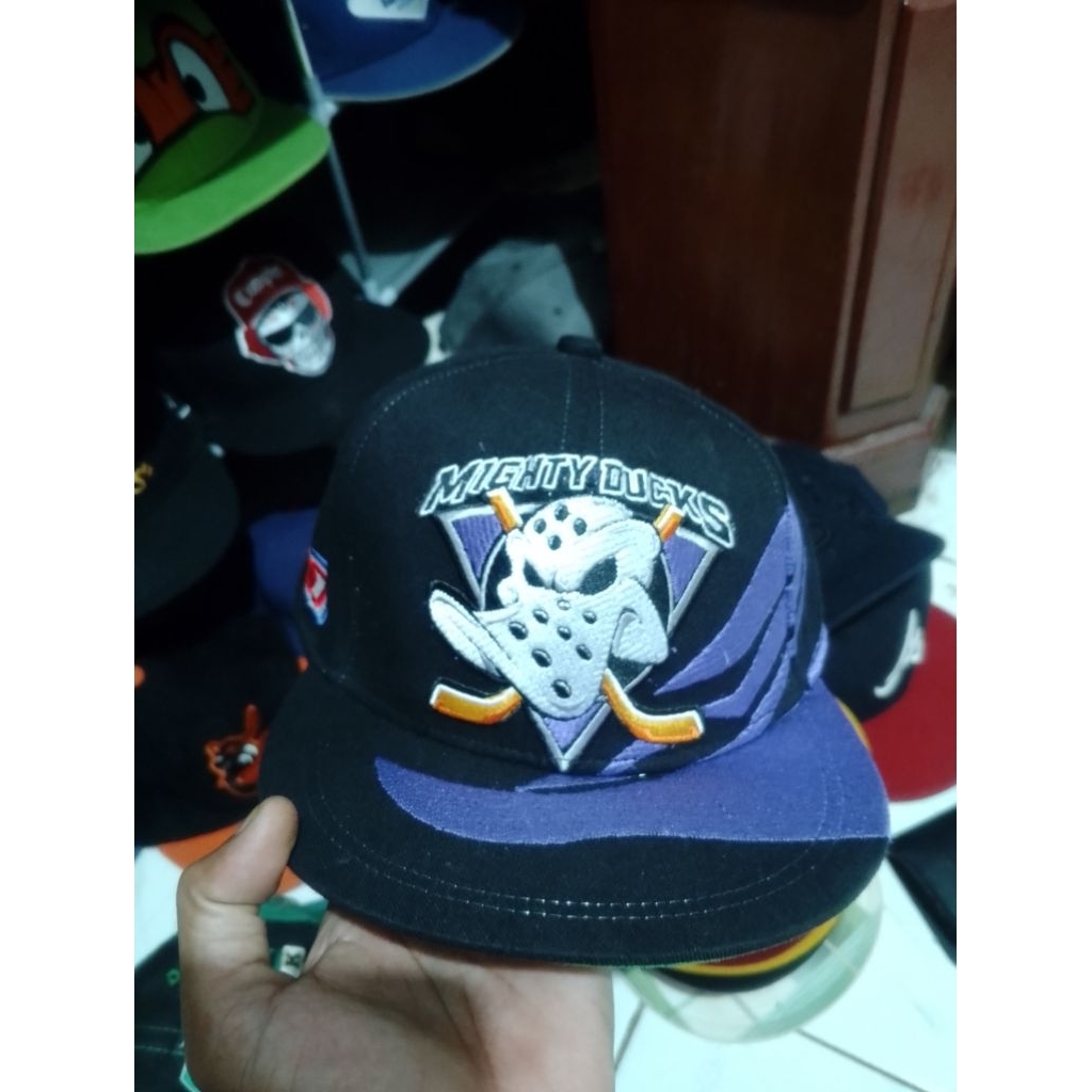 Topi LX level xero mighty duck