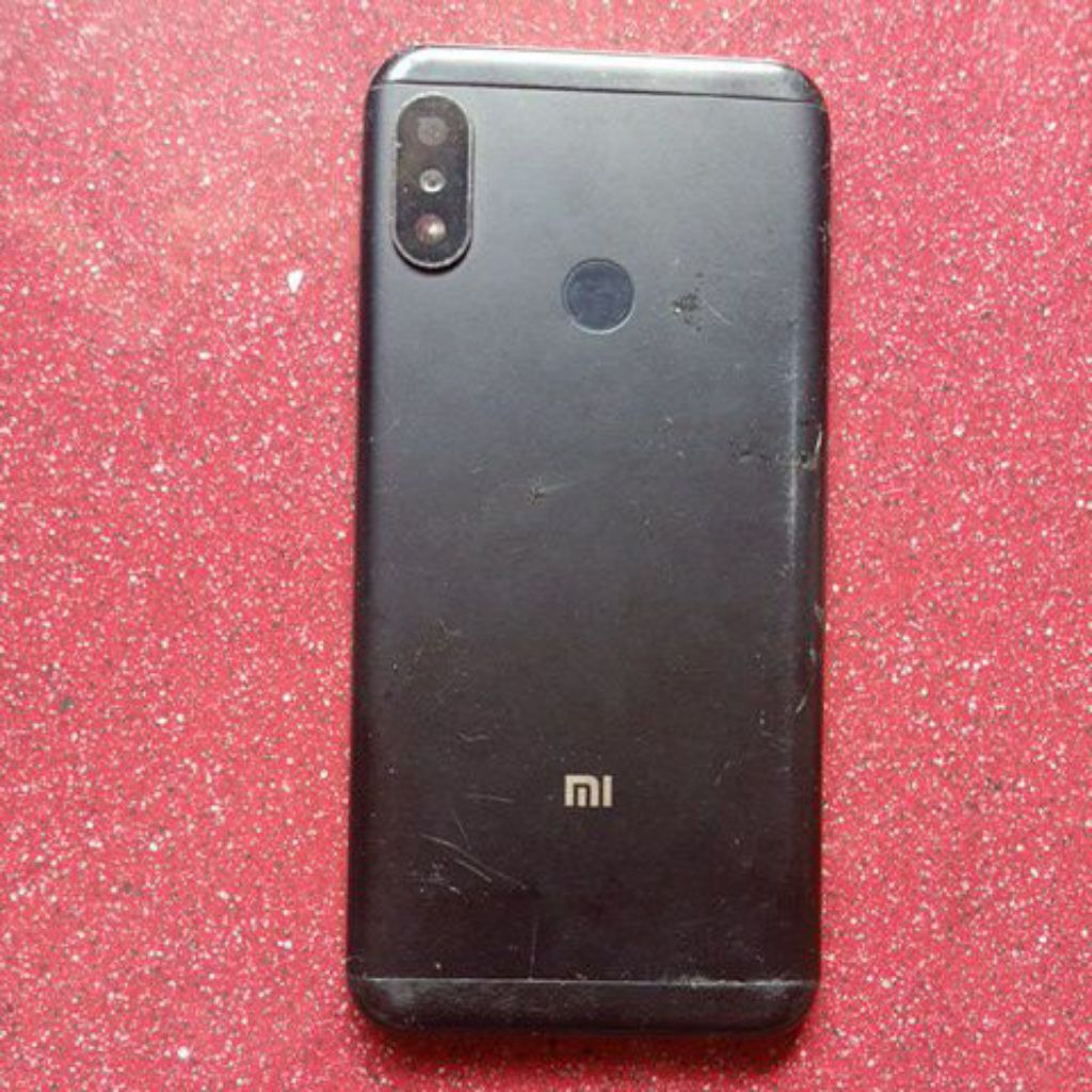 backdoor bekas redmi 6 pro minus tombol tidak ada selebihnya lecet pemakaian wajar sesuai gambar