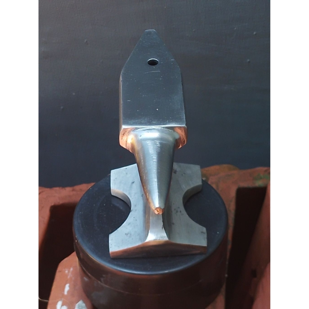 Anvil mini paron dari rel roli tebu