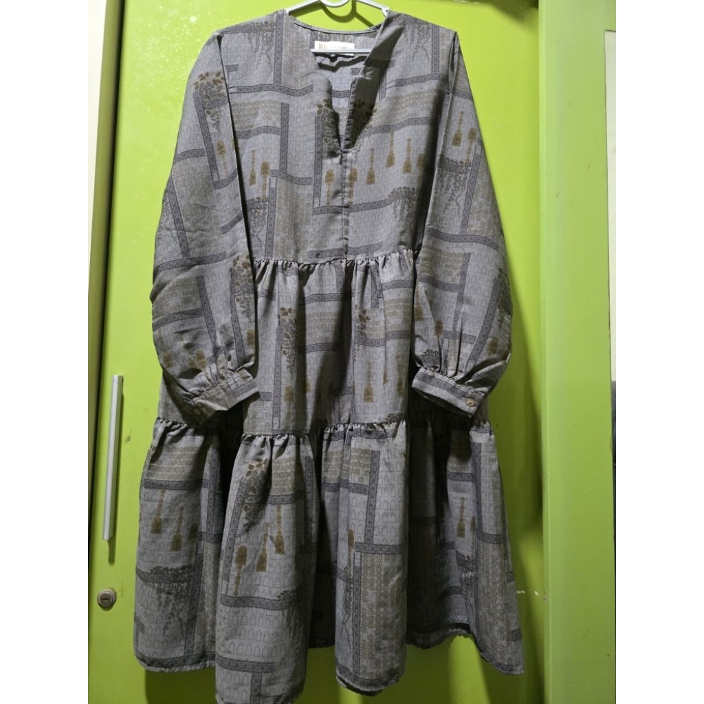 Bia by Zaskia Mecca Atasan/Tunik/Blouse Preloved Size S-M