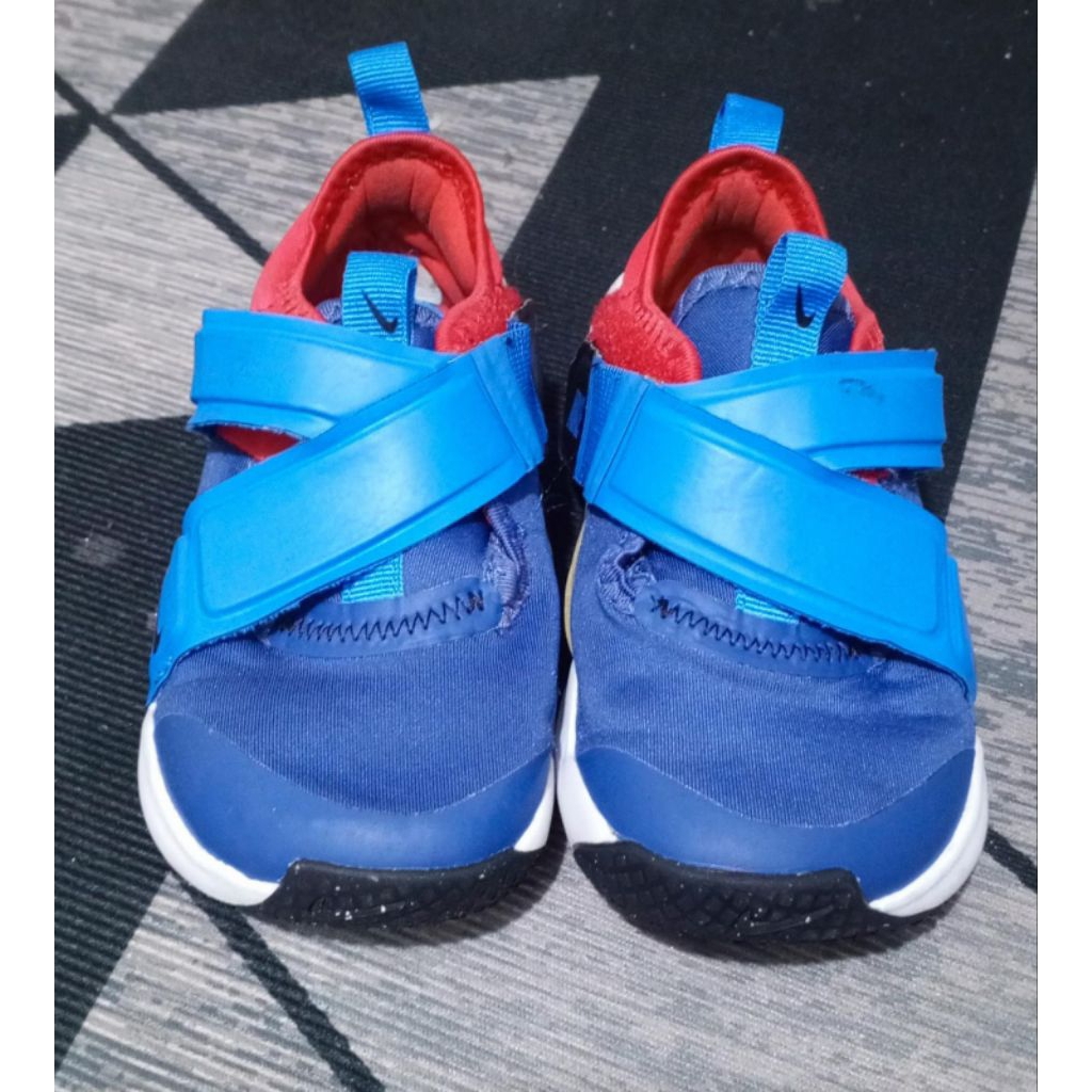 Preloved Sepatu Anak Nike Flex Advance