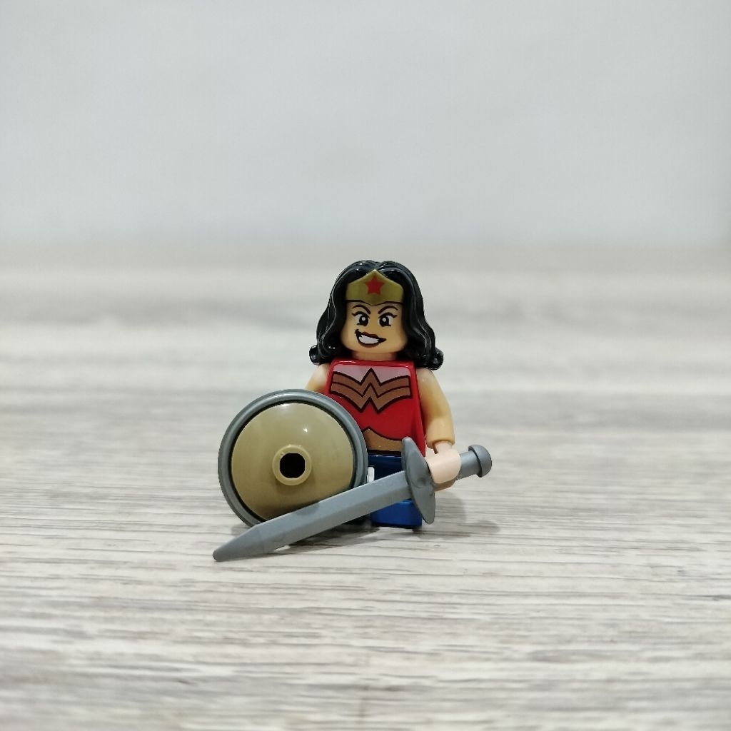 lego minifigure super heroes wonder women
