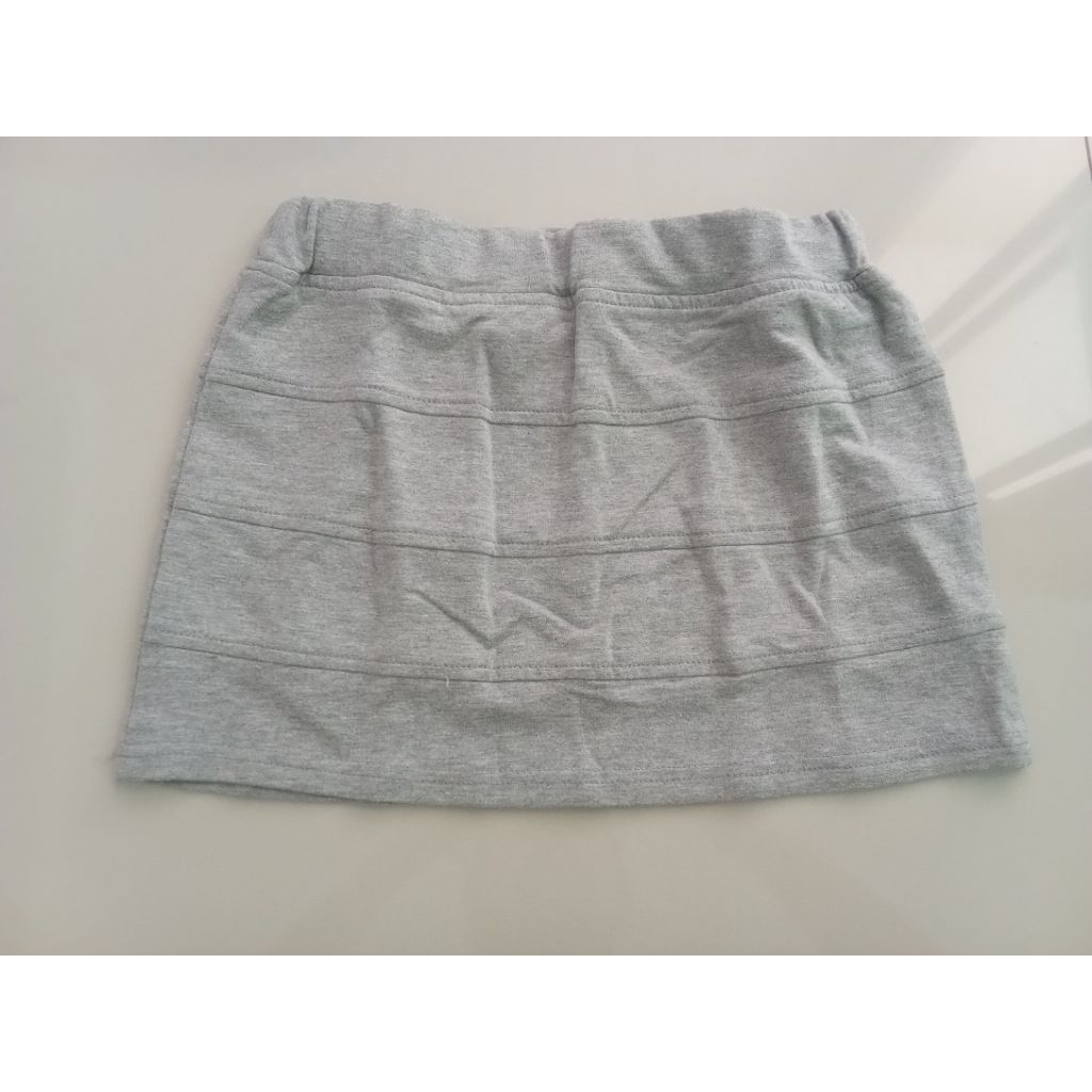 Rok Mini Skirt Bergaris Polos Abu Abu ANAP (PRELOVED)