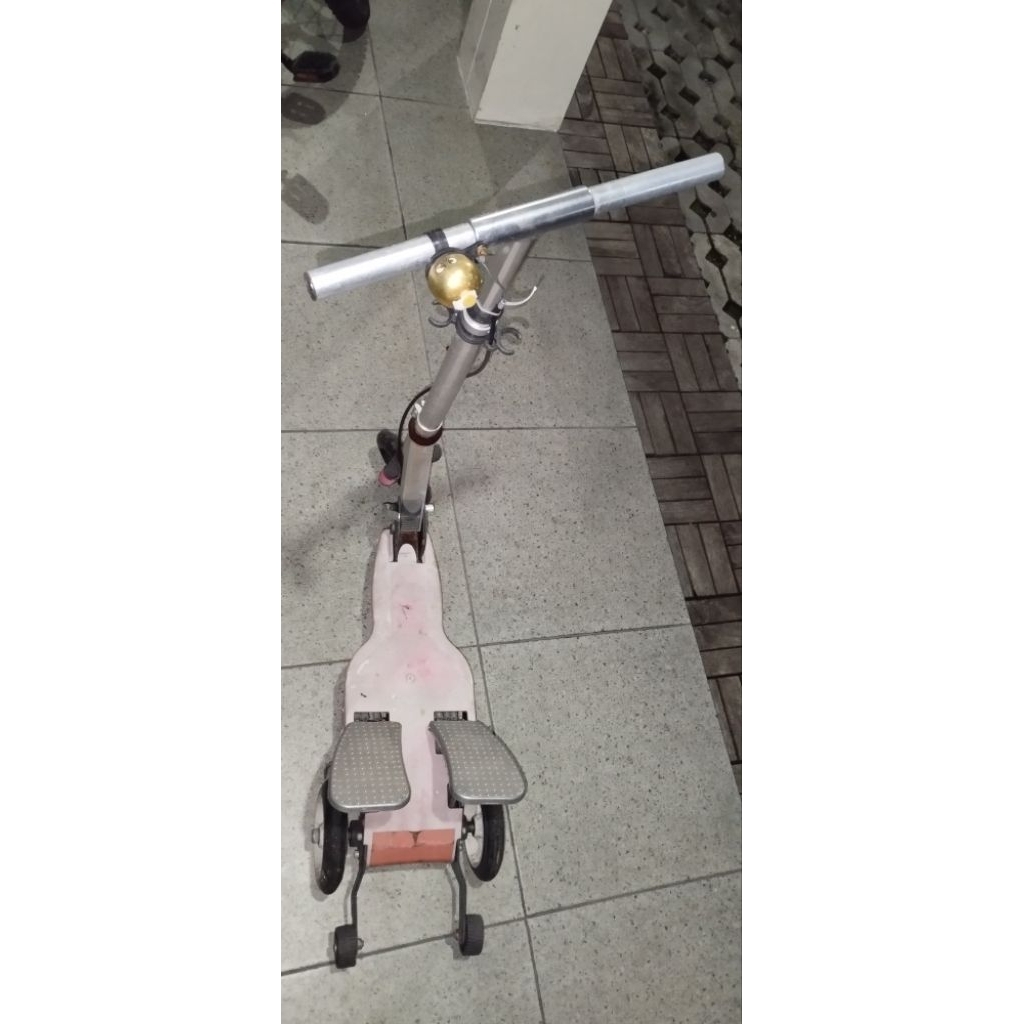 bekas skuter scooter otopad 3 roda Dual Pedal Injakan besi (preloved)