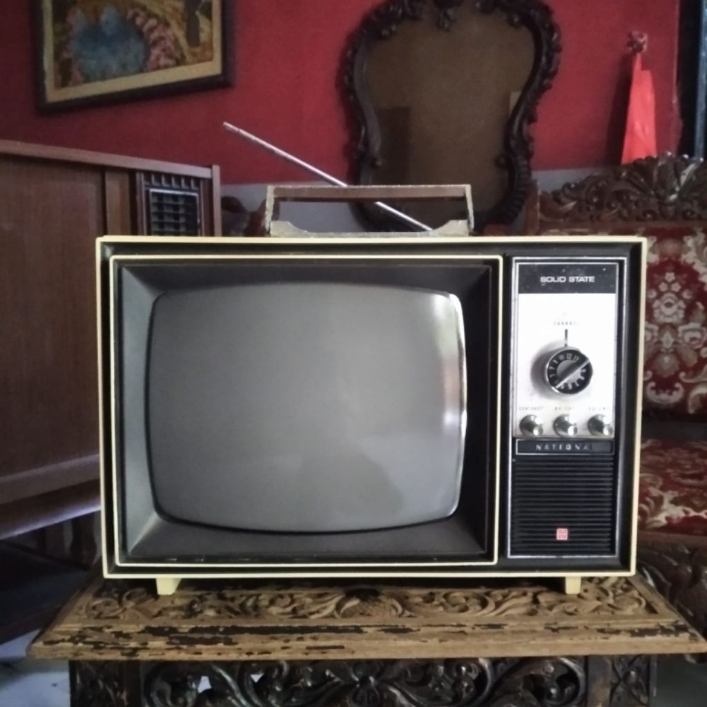 Tv televisi jadul antik vintage Merk National lawas kuno