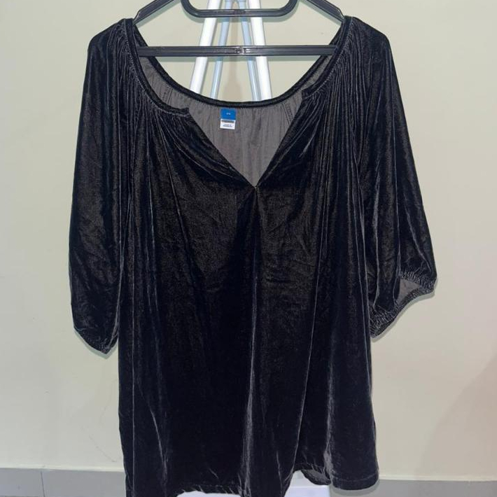 Preloved Blouse Atasan Velvet Bludru Hitam Black Bigsize Murah LD 140
