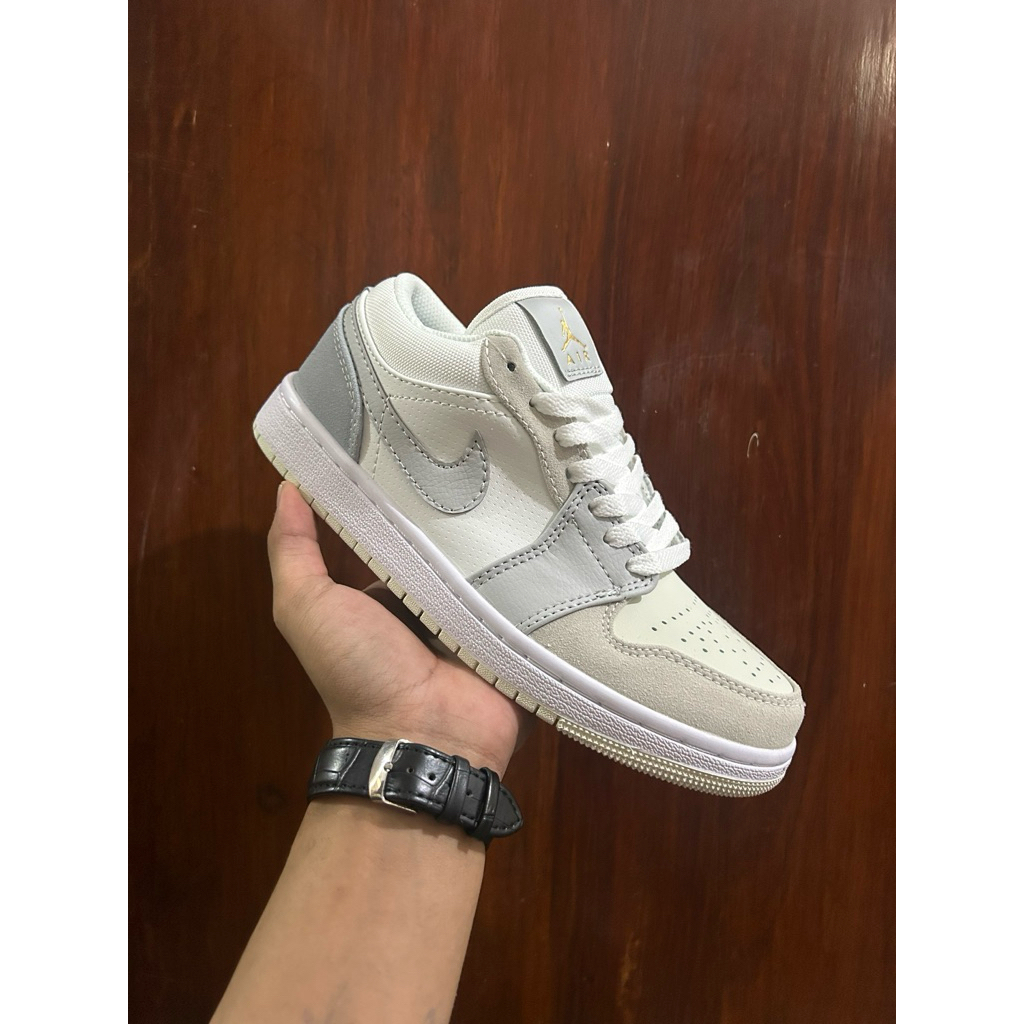 Sepatu sneakers pria wanita jordan low paris