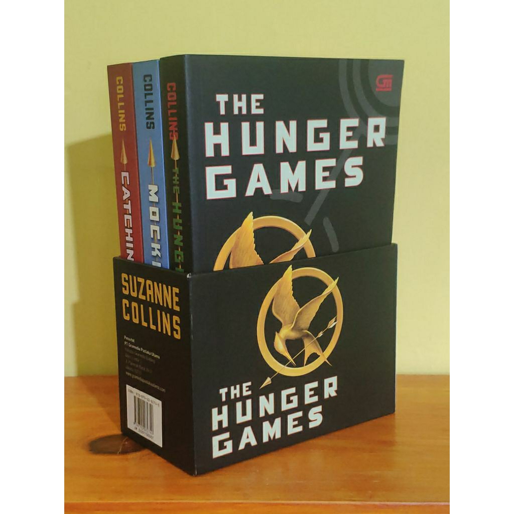 Novel The Hunger Games box set Indonesia custom sprayed edges preloved