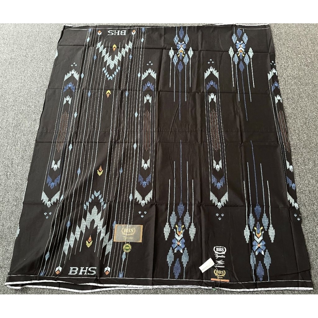 Sarung BHS Signature SSE Sutra, Warna HITAM