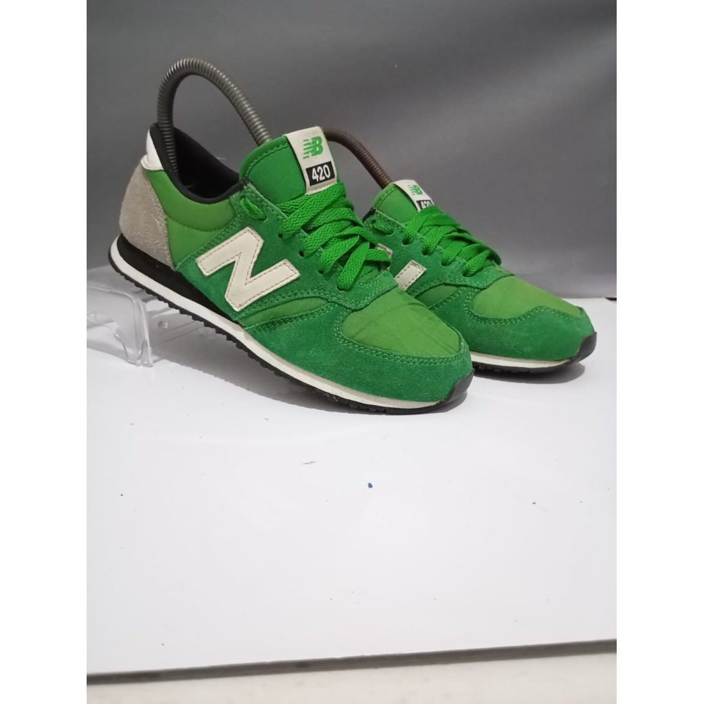 sepatu NB hijau