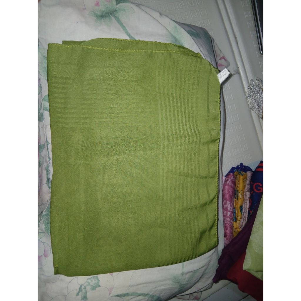 HIJAB SEGIEMPAT WARNA HIJAU