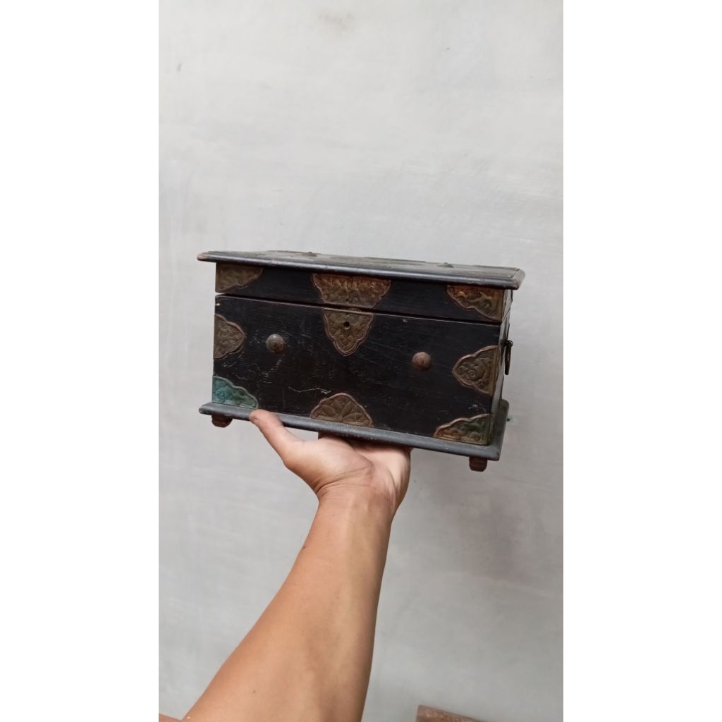 Kotak kayu perhiasan tua lawas