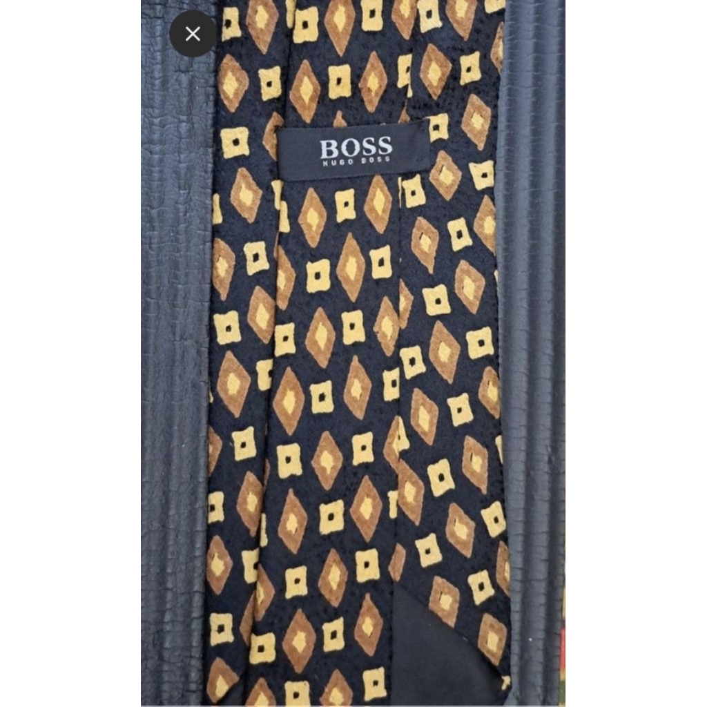 Dasi (neck tie) pria dewasa merk Hugo.Boss, Germany. kondisi second: kondisi like new tidak ada caca
