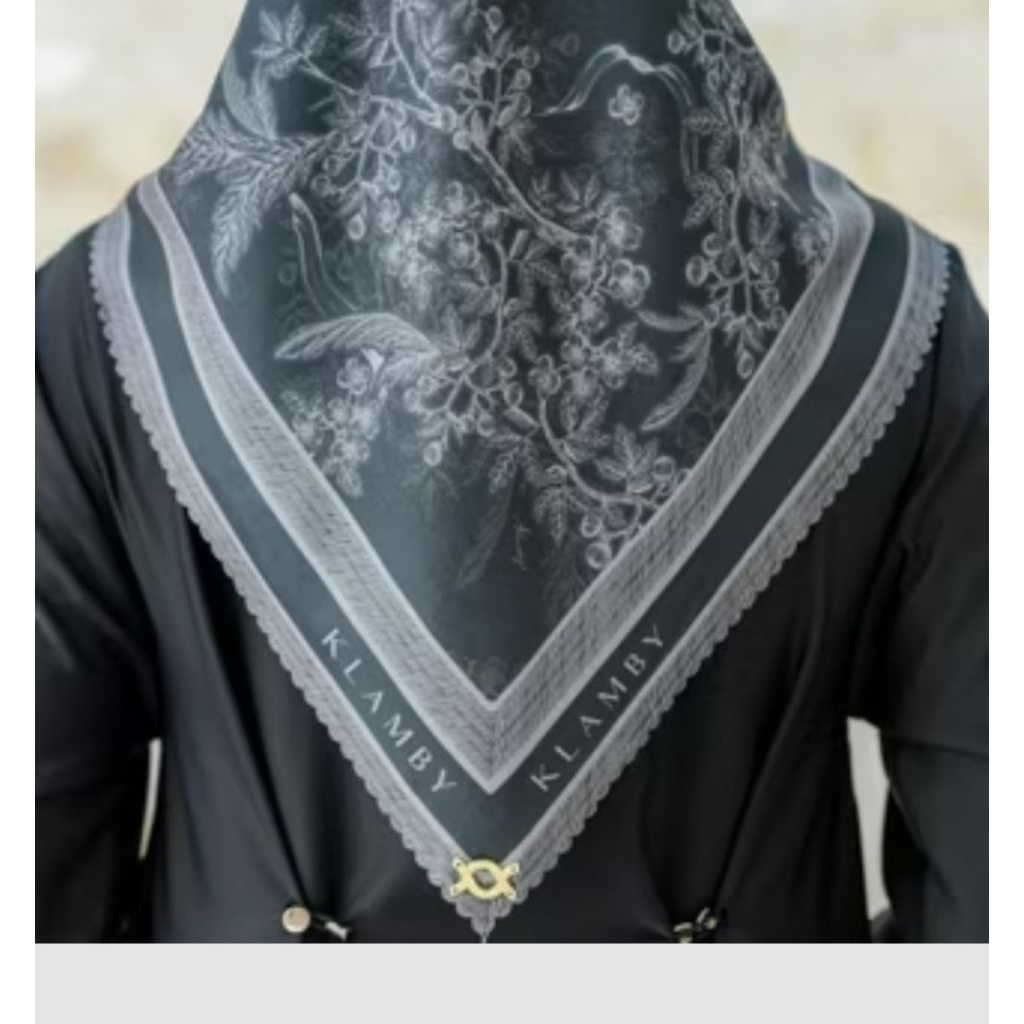 Wearing Klamby Ruby Scarf - Moonlight Bloom - Preloved