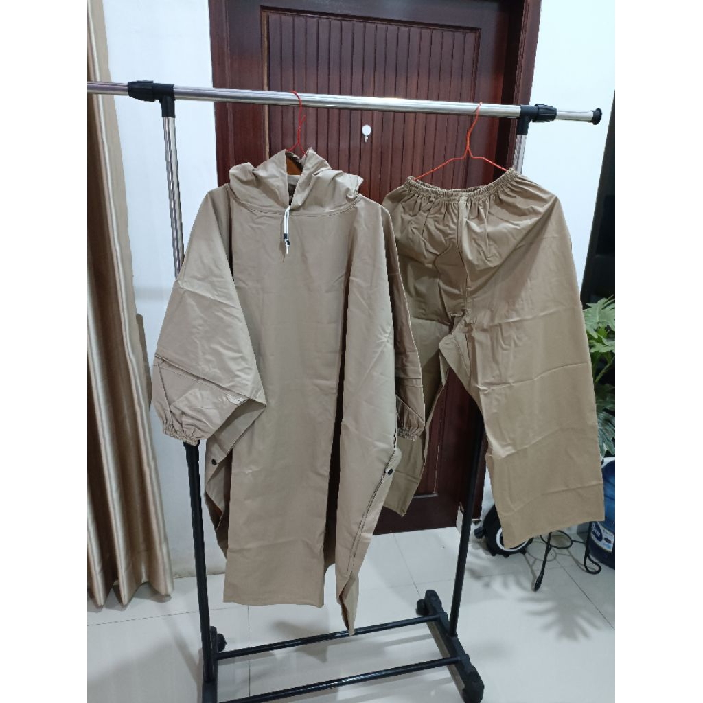 Jas Hujan Ponco Kelelawar by RAF