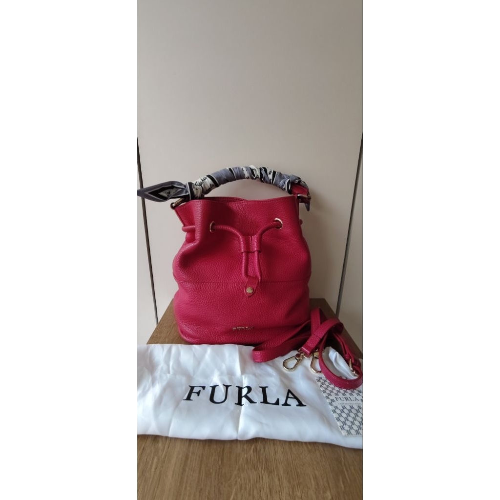 Tas Furla preloved bucket bag