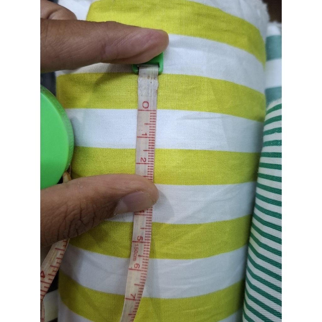 KAIN METERAN KATUN JEPANG SALUR STRIPE 1.5cm DASAR PUTIH TOKAI SENKO
