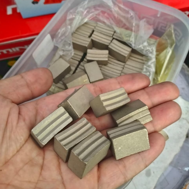 SEGMEN MATA BOR SUMUR/ SEGMEN DIAMOND M/ CORE BITS MATA BOR TEMBUS BATU/UNTUK BATUAN GRANIT