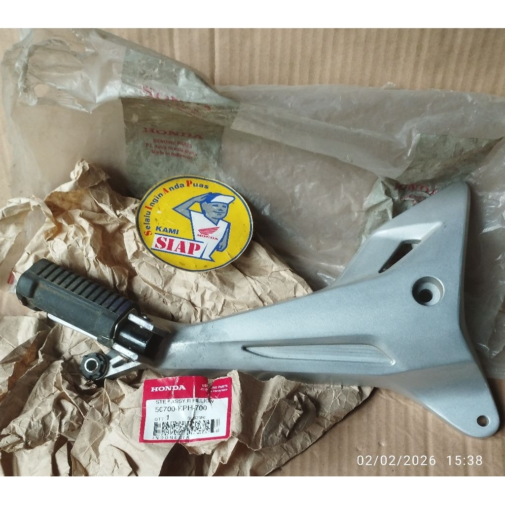 dudukan bracket braket karet footstep foot step belakang kanan assy honda supra x 125 supra x125 lam