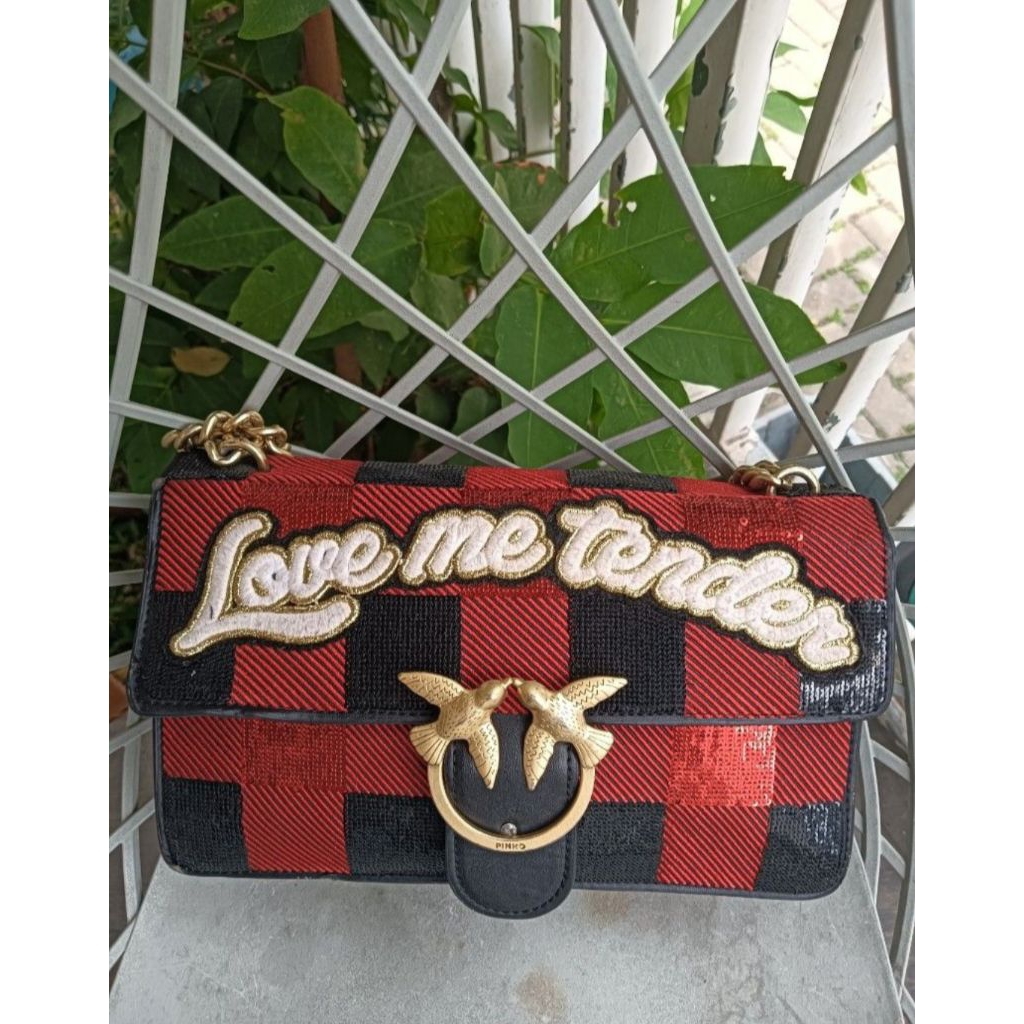 Tas Pinko love