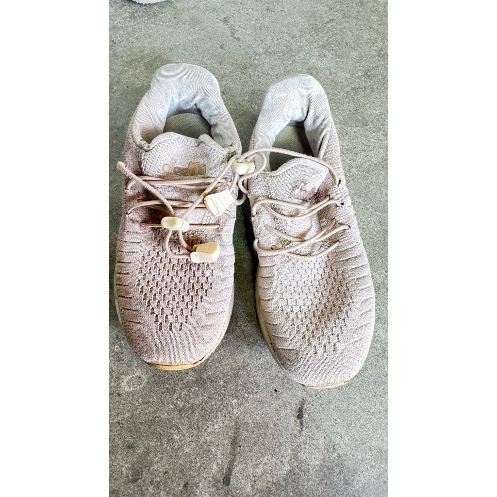 diadora preloved sepatu sekolah anak size 35 warna dusty