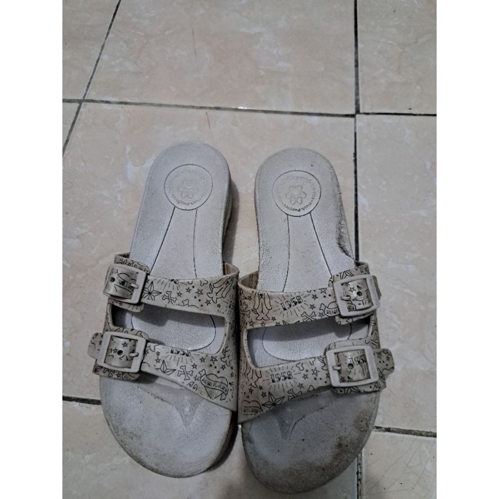 PRELOVED SANDAL HUSH PUPPIES SIZE 39 ORIGINAL