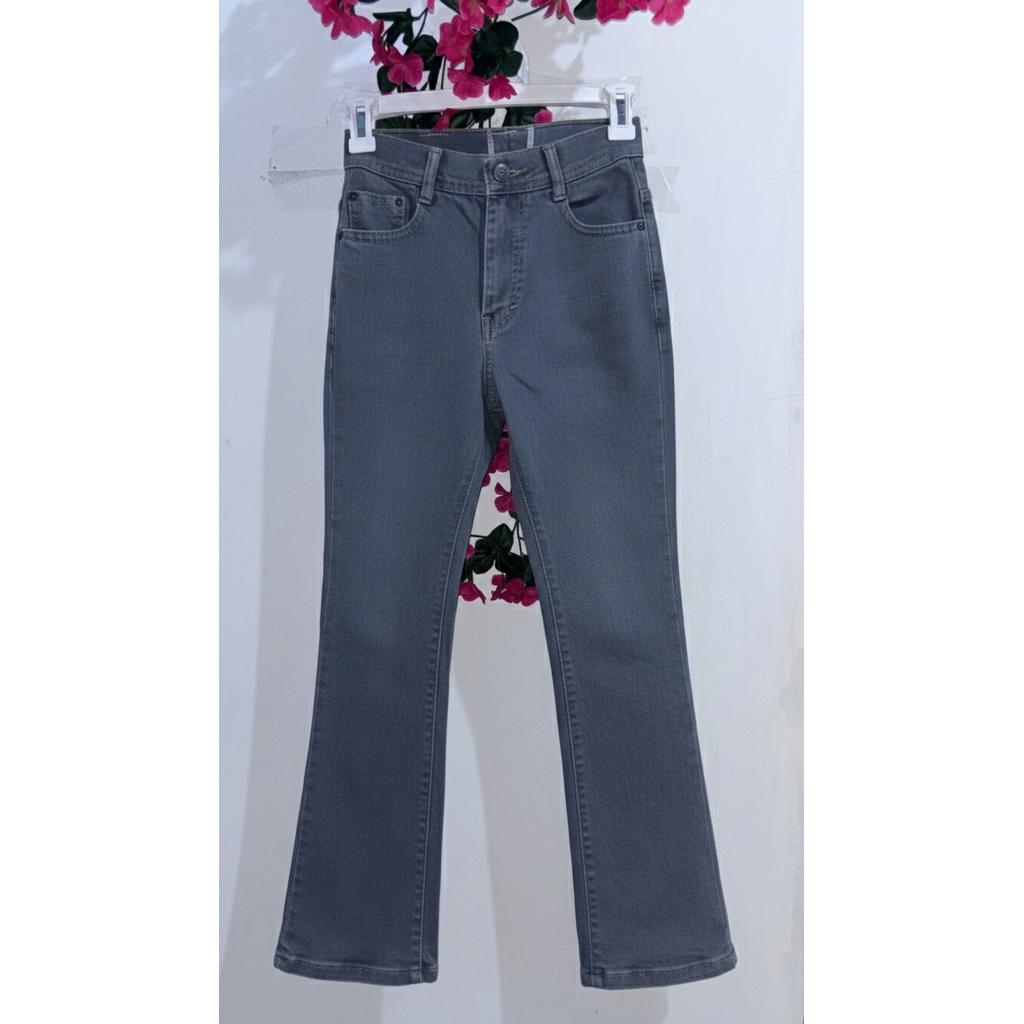 Preloved Jeans Cut Bray