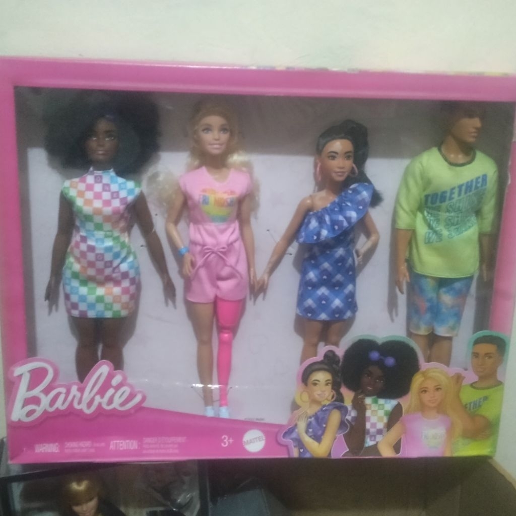 set boneka Barbie Fashionistas
