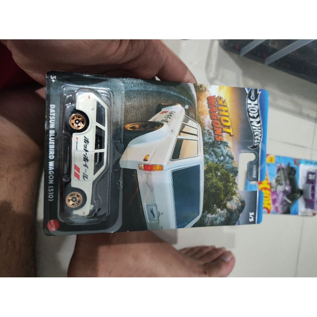 hotweels datsun bluebird putih shoot wagon