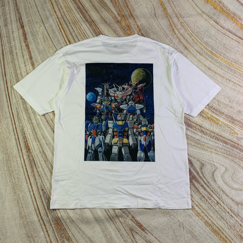 Tshirt Uniqlo x Gundam