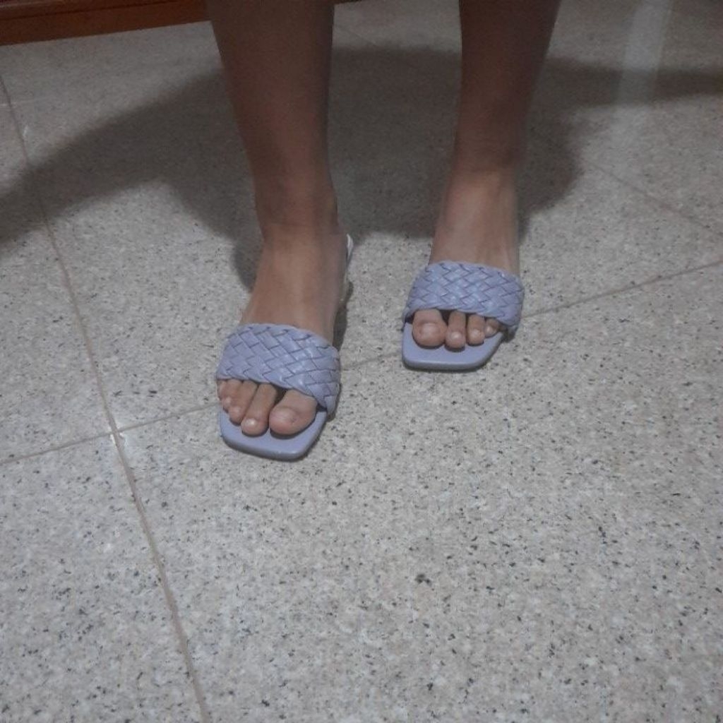 sepatu sendal Peter Keiza Ungu