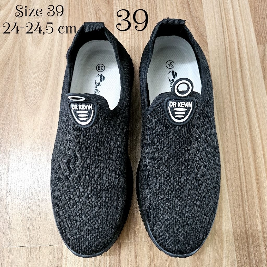 PRELOVED DR. KEVIN SEPATU sport OLAHRAGA wanita sepatu JALAN KAKI slip on 589041 589 041
