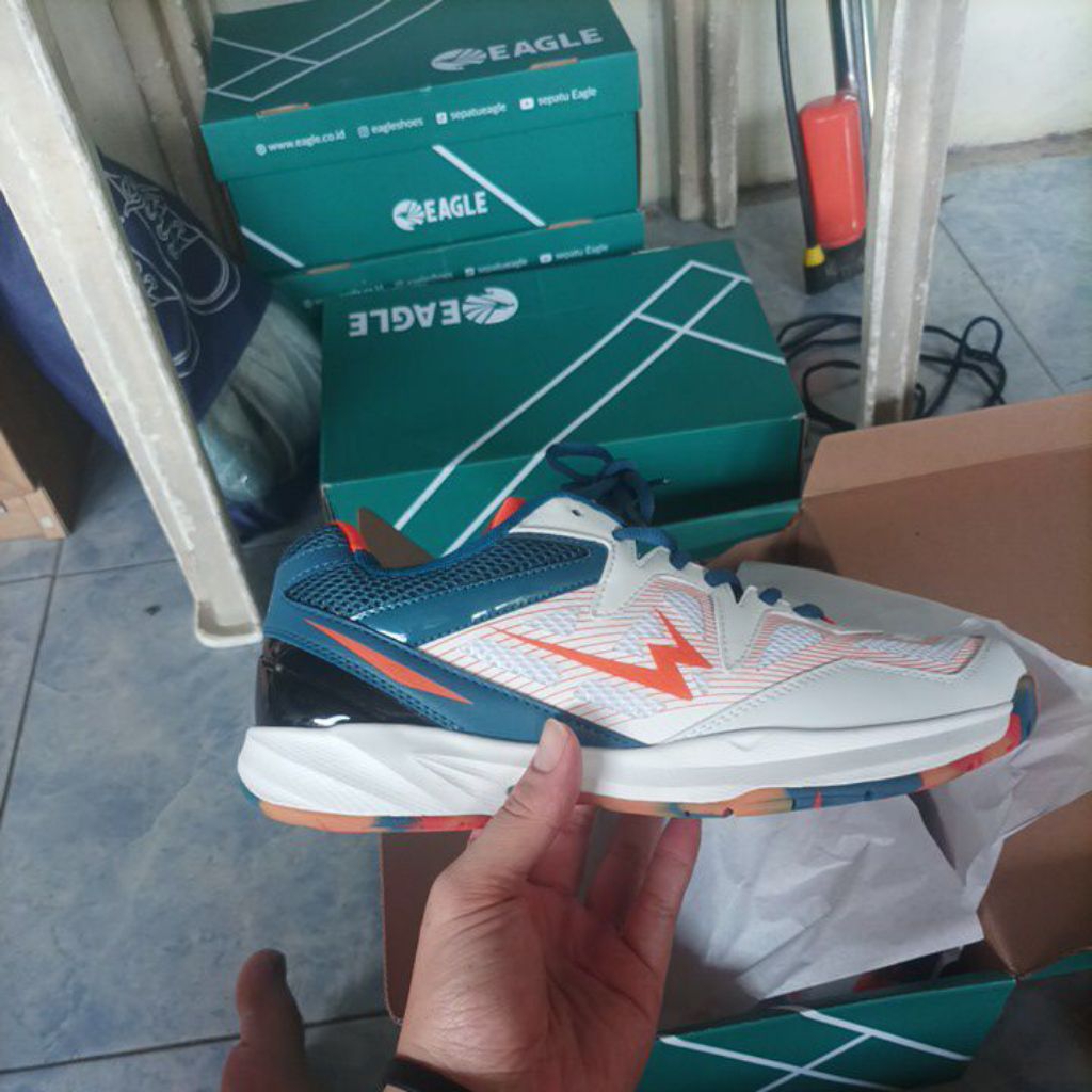 Sepatu Badminton Eagle HURRICANE