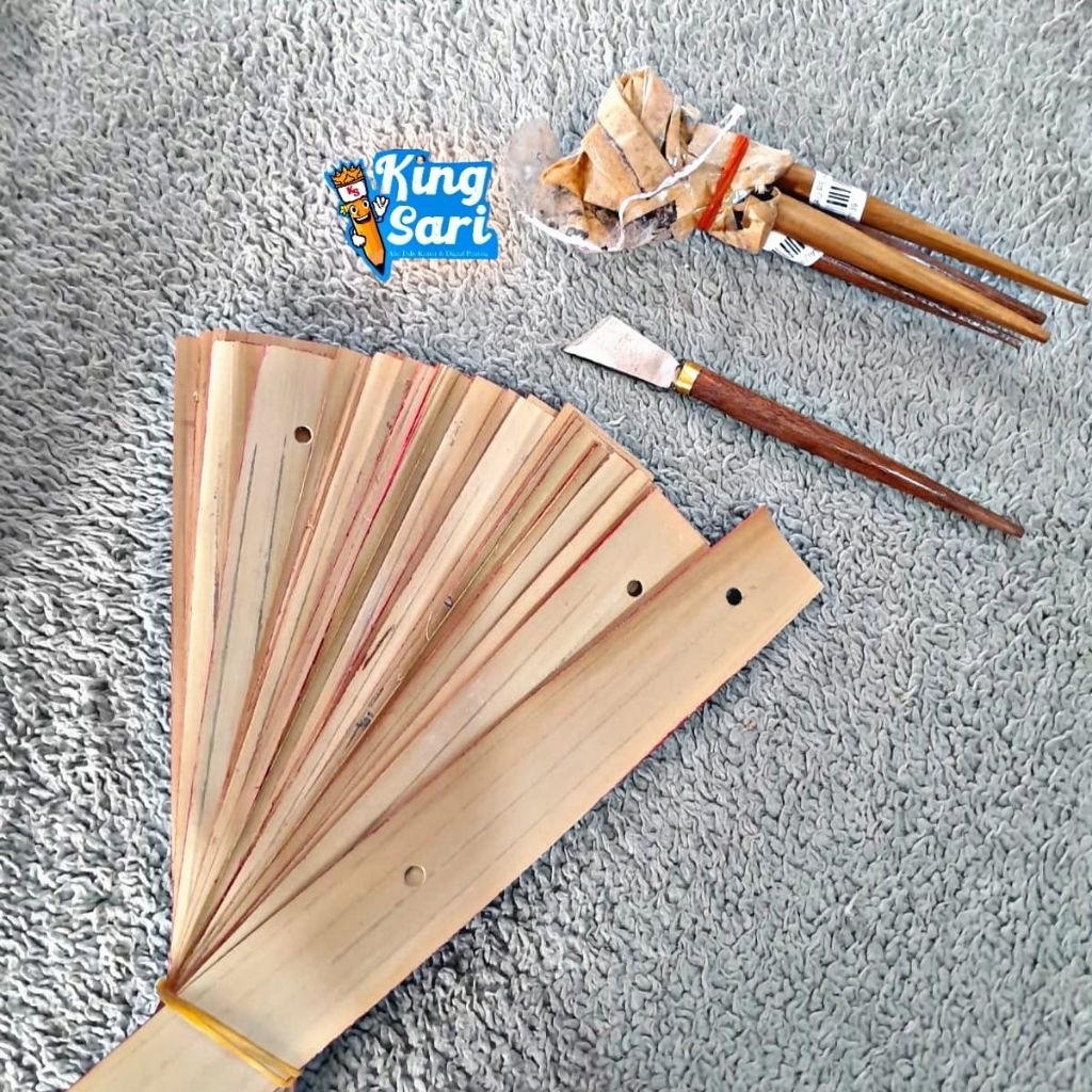 LONTAR/PISAU LONTAR/LONTAR TULIS AKSARA BALI/PISAU UKIR KHUSUS UNTUK MENULIS AKSARA BALI/KERTAS LONT