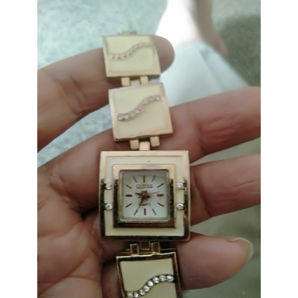 Jam tangan wanita bentuk kotak prelov