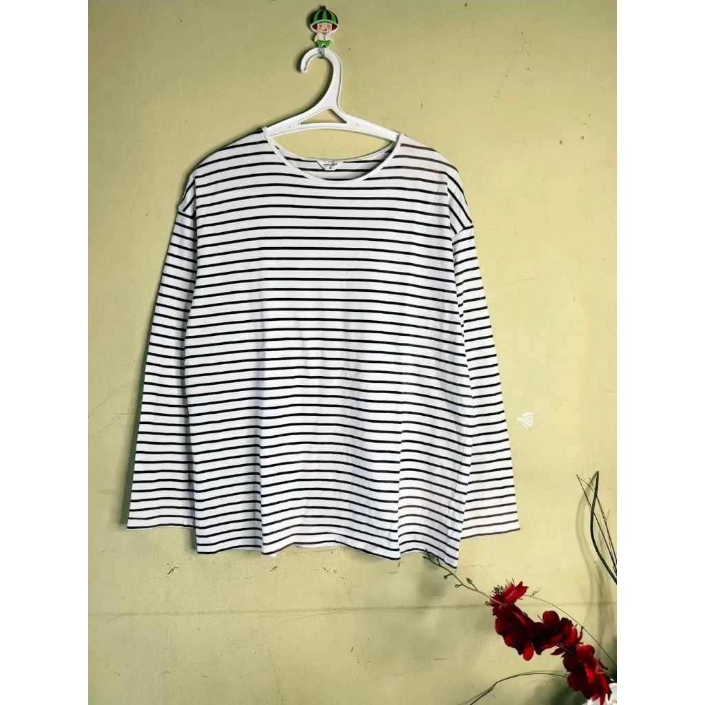 PRELOVED / KAOS WANITA LENGAN PANJANG STRIP HITAM PUTIH OUTFIT ATASAN MURAH