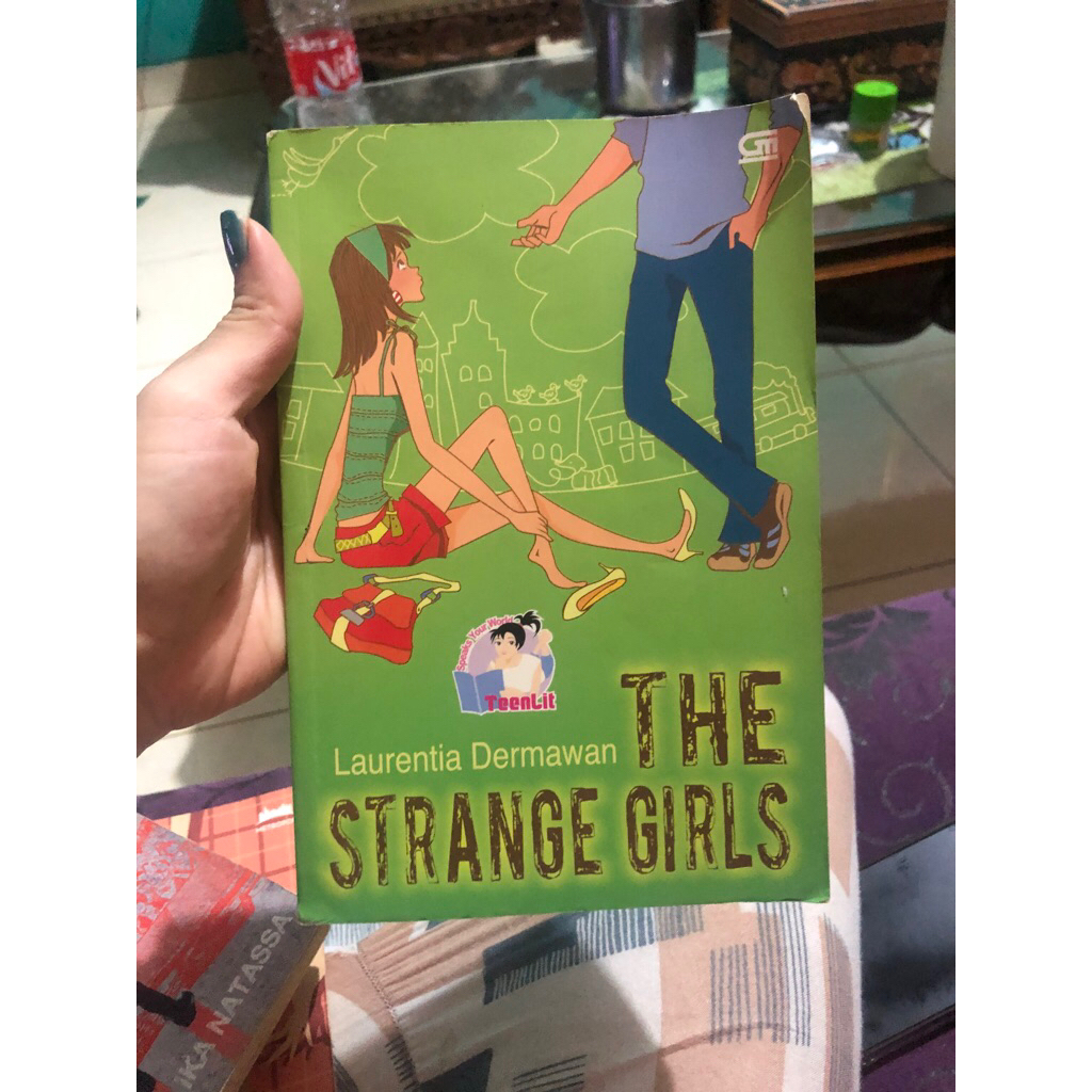 novel teenlit preloved Novel preloved teenlit The Strange Girls Laurentia Dermawan