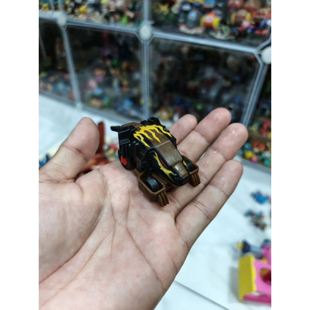 tomy animal wheel dash komodo dragon