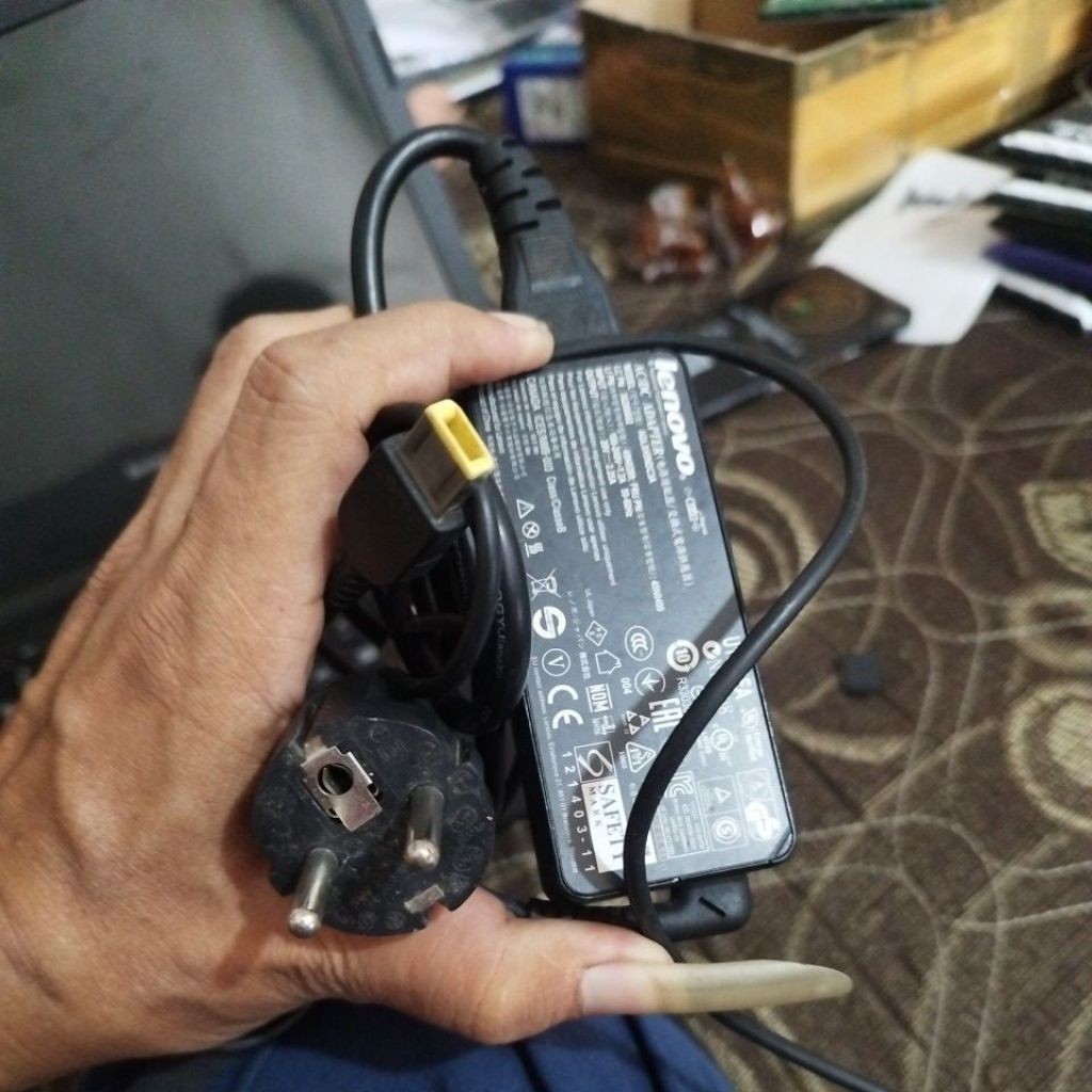 cas laptop  bawaan lenovo b40