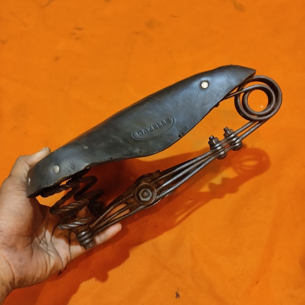 Sadel Sepeda Onthel Lawas Model Heren / Pria, Gagah, Klasik