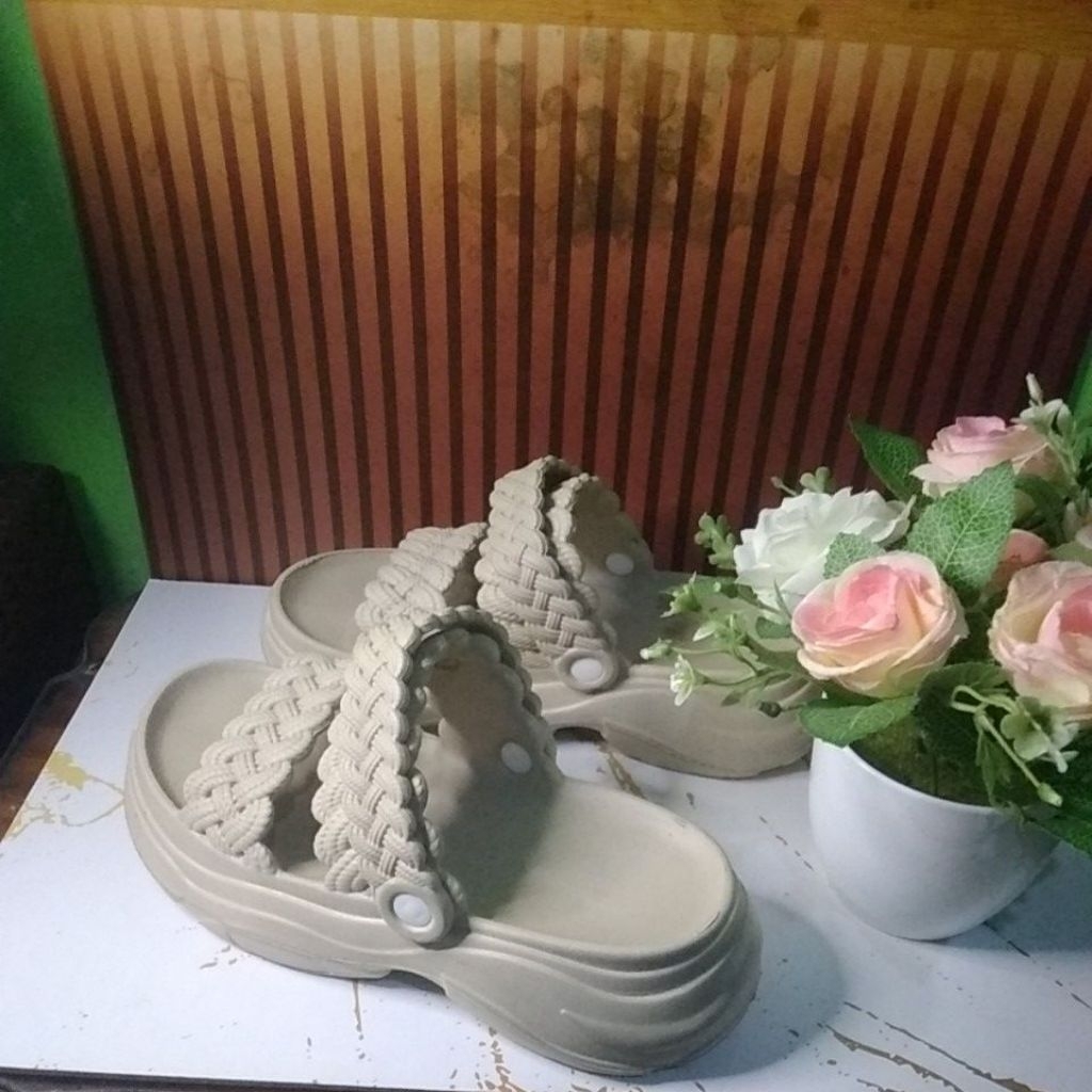 preloved sandal wedges