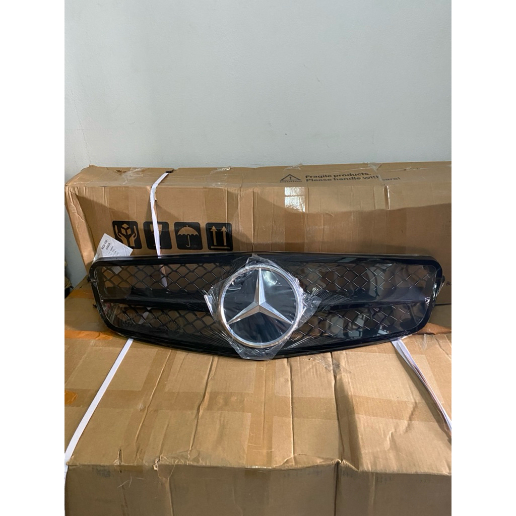 Grill Mercedes Benz W204 C63 AMG Black (2007-2014)