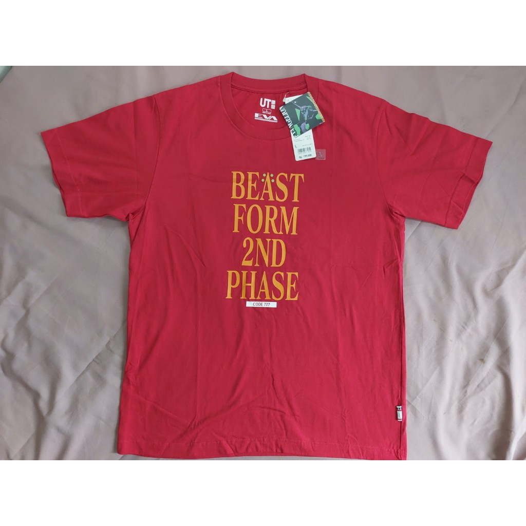 Kaos Uniqlo UT Evangelion - Merah, L