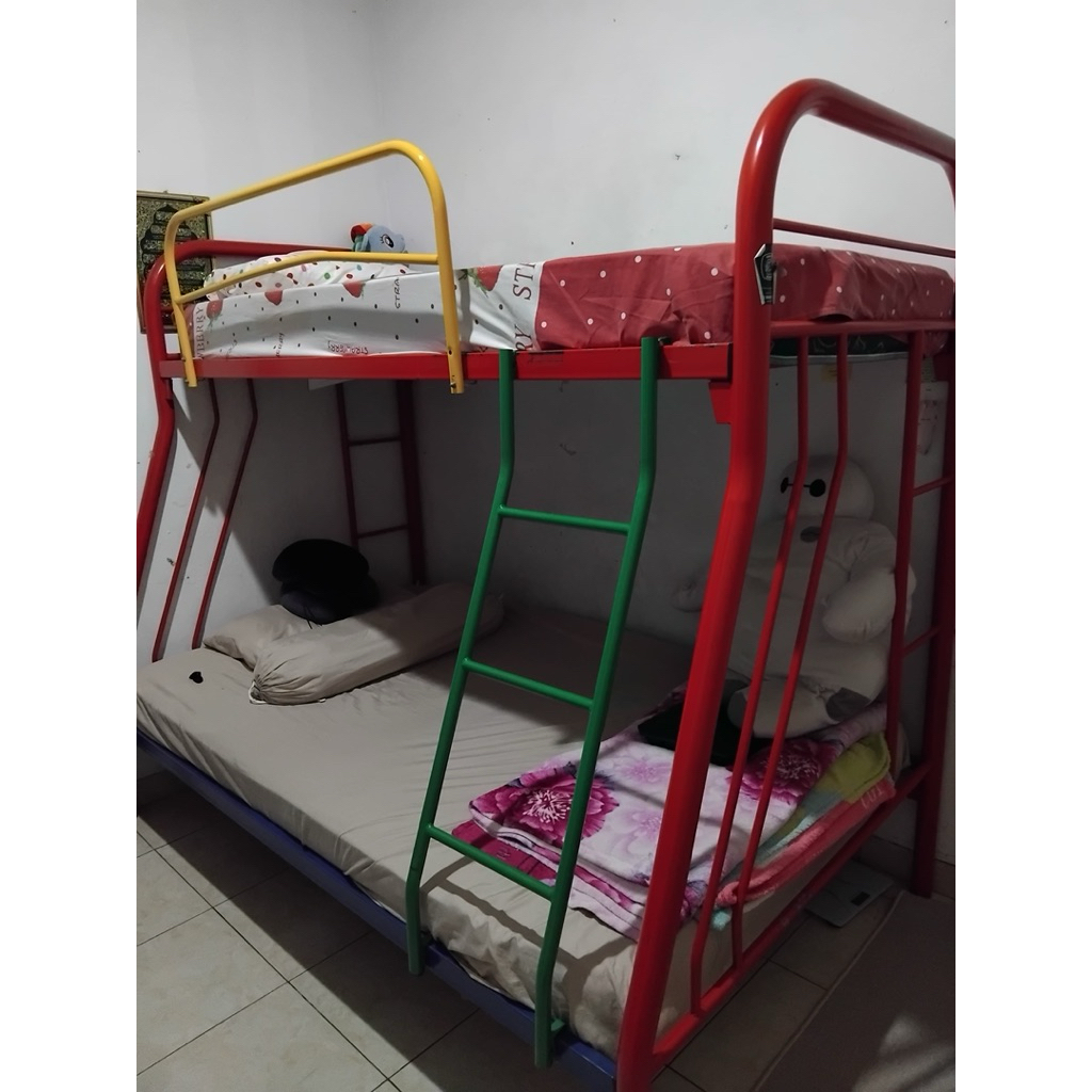 kasur tingkat besi bekas